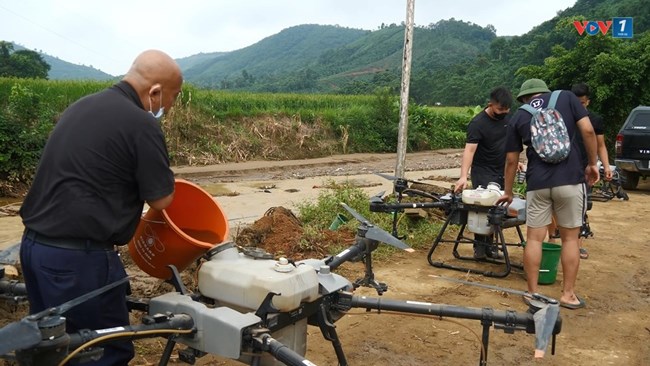 Triển khai khử khuẩn môi trường toàn bộ thôn Làng Nủ (22/09/2024)